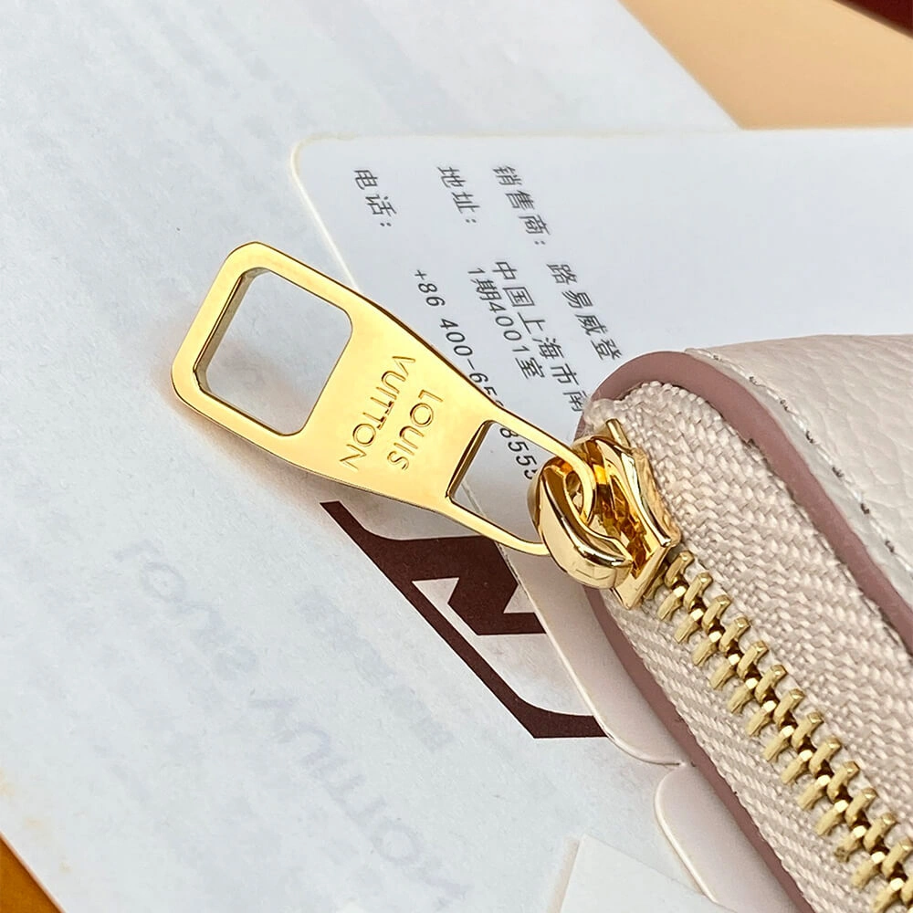 LV  Zippy Coin Purse Effortless 231
