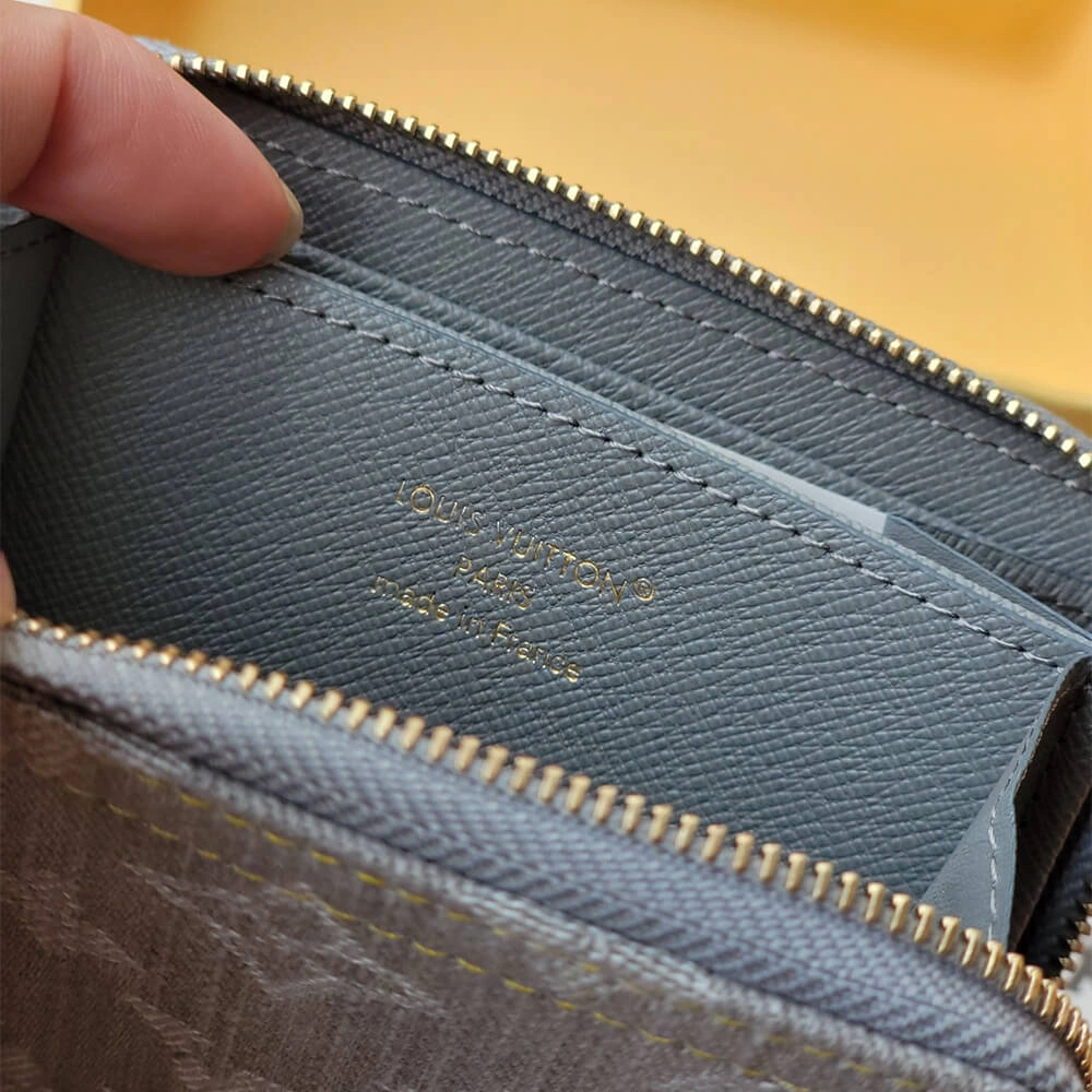Resilient LV  Zippy Coin Purse 241