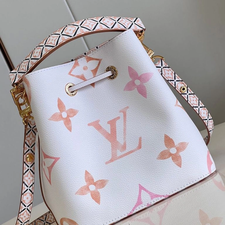 LV By the Pool NEONOE BB Lightweight 534