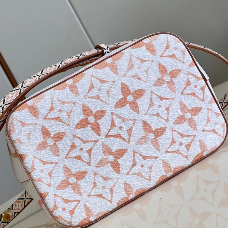 LV By the Pool NEONOE BB Lightweight 534