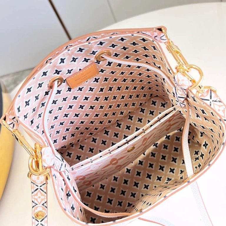 LV By the Pool NEONOE BB Lightweight 534