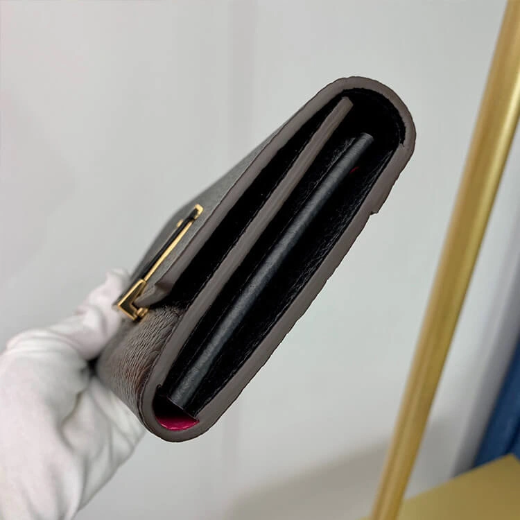 LV Capucines Wallet FreshLook 890