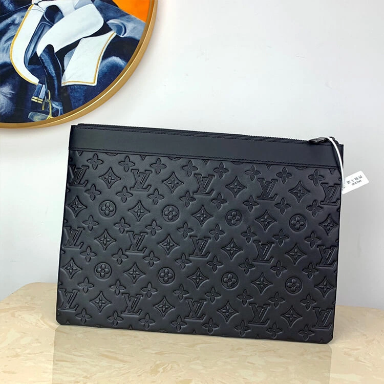 Sophisticated LV Discovery Pochette 896
