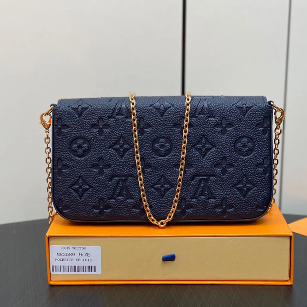 TravelReady LV Felicie Pochette 490