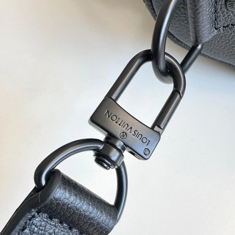 LV Keepall Bandoulière Bright 18