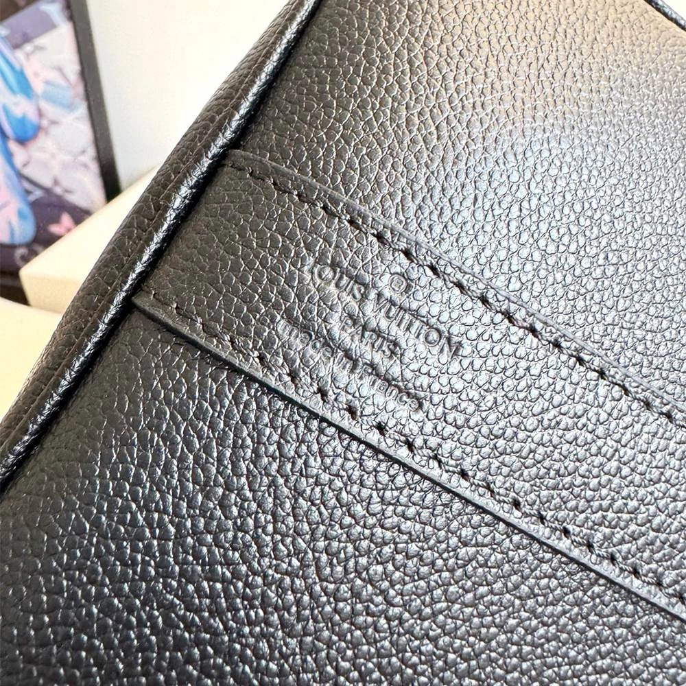 LV Keepall Bandoulière Bright 18
