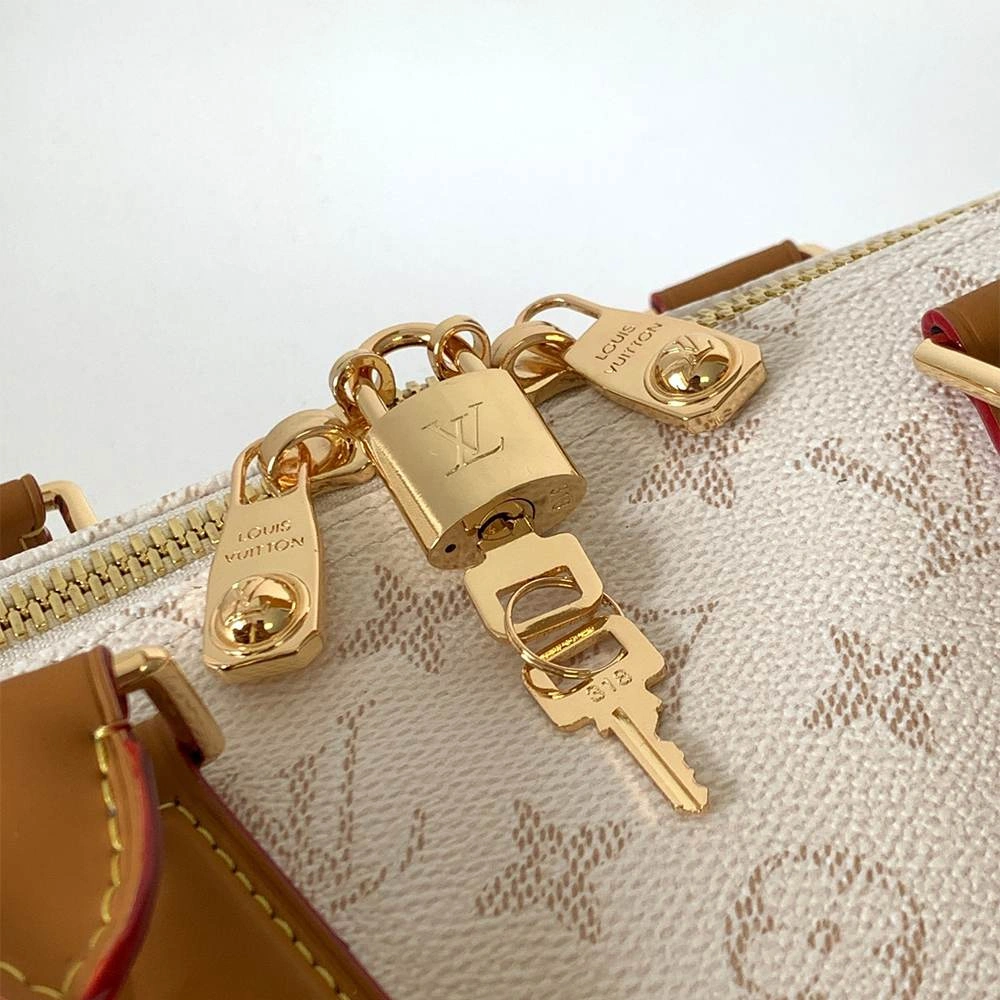 OdorResistant LV Keepall Bandoulière 53