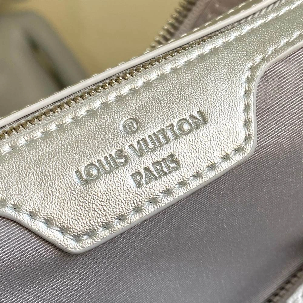 LV Keepall Bandoulière RelaxedFit 10