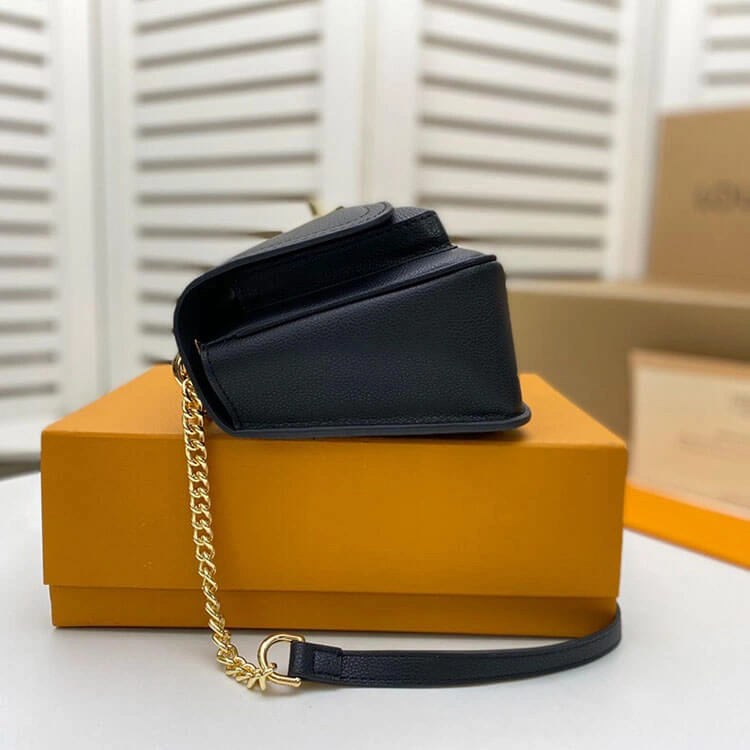 Comfortable LV Lockme Chain PM Handbag 924