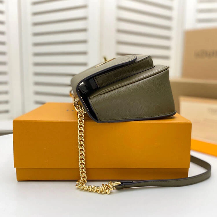 Chic LV Lockme Chain PM Handbag 912