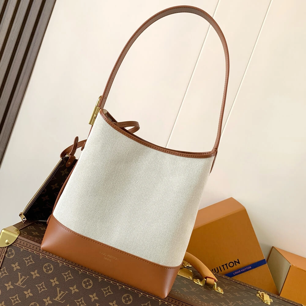 LV Low Key Hobo PM(HIGH-END) AllSeason 135
