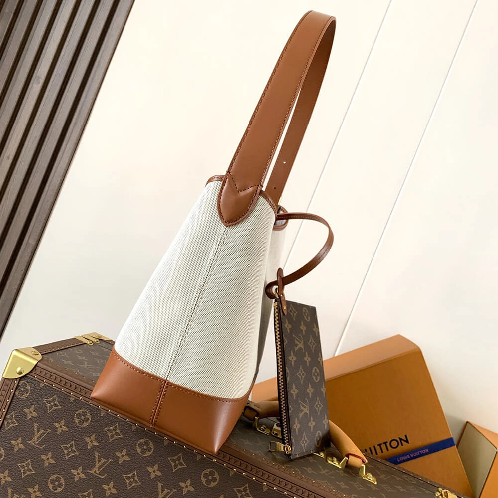 LV Low Key Hobo PM(HIGH-END) AllSeason 135