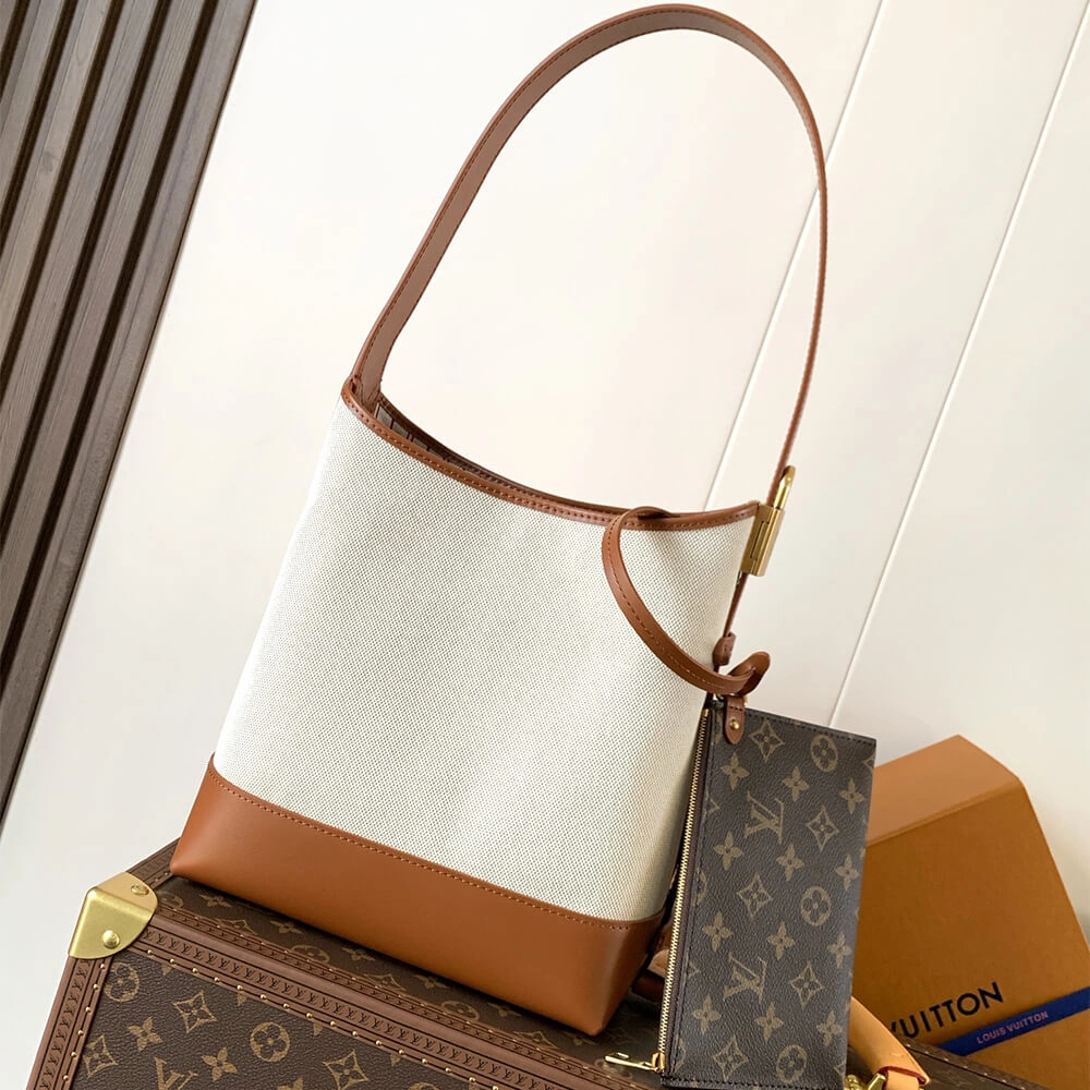 LV Low Key Hobo PM(HIGH-END) AllSeason 135