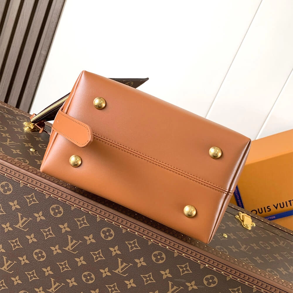 LV Low Key Hobo PM(HIGH-END) AllSeason 135