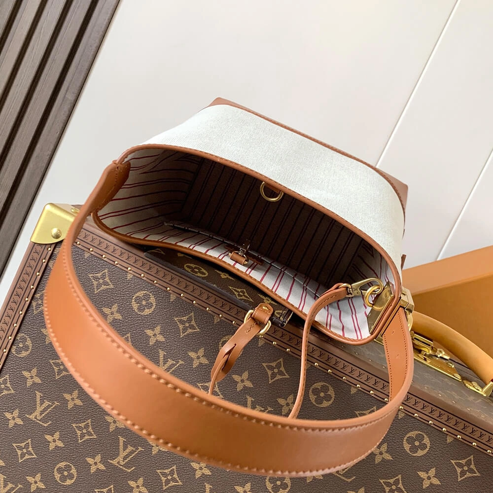 LV Low Key Hobo PM(HIGH-END) AllSeason 135