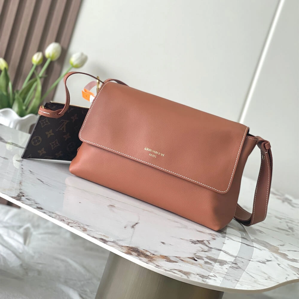 LV Low Key Messenger WrinkleFree 419