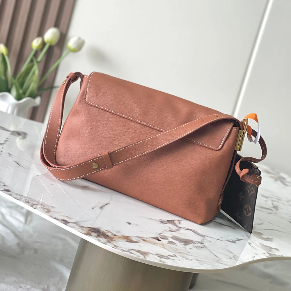 LV Low Key Messenger WrinkleFree 419