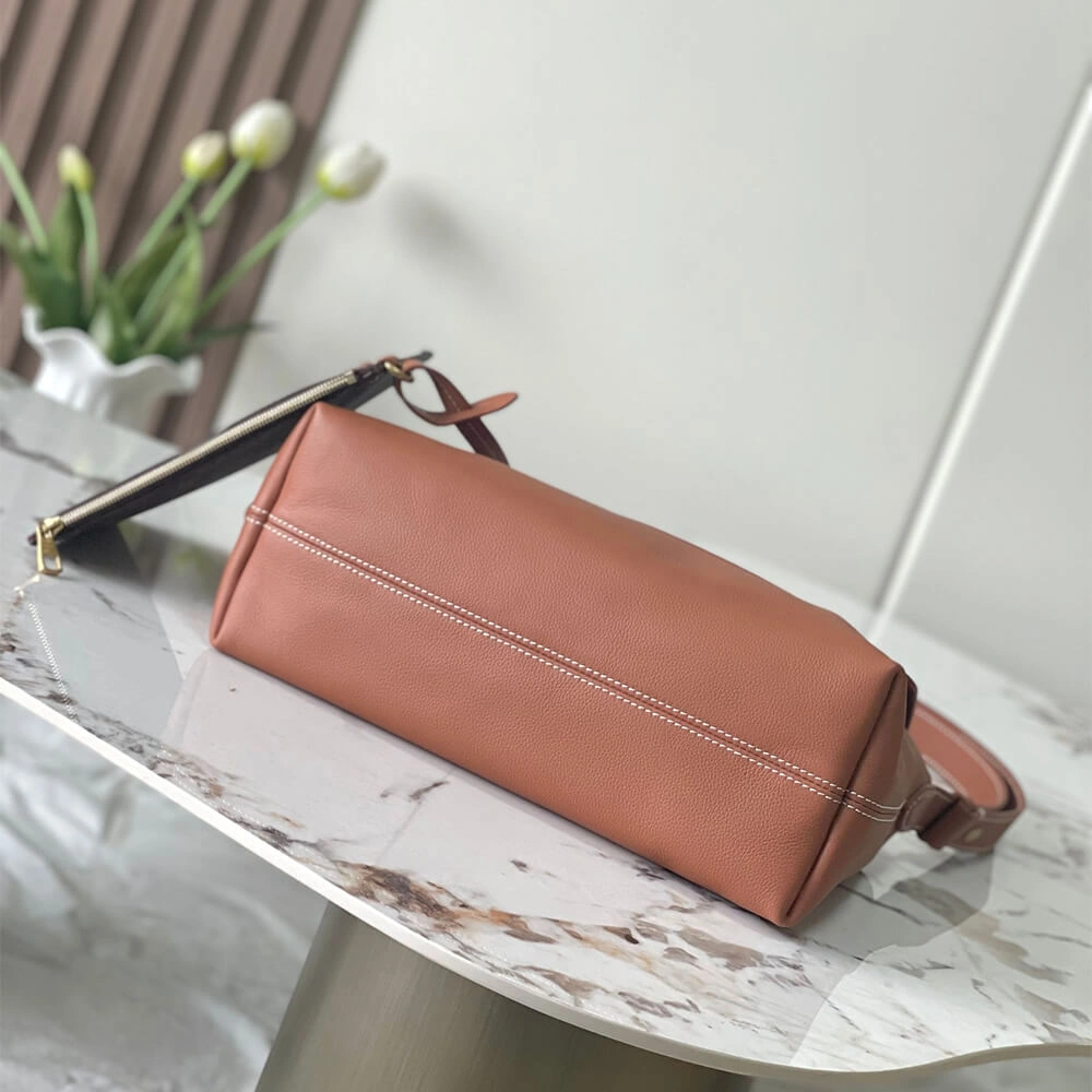 LV Low Key Messenger WrinkleFree 419