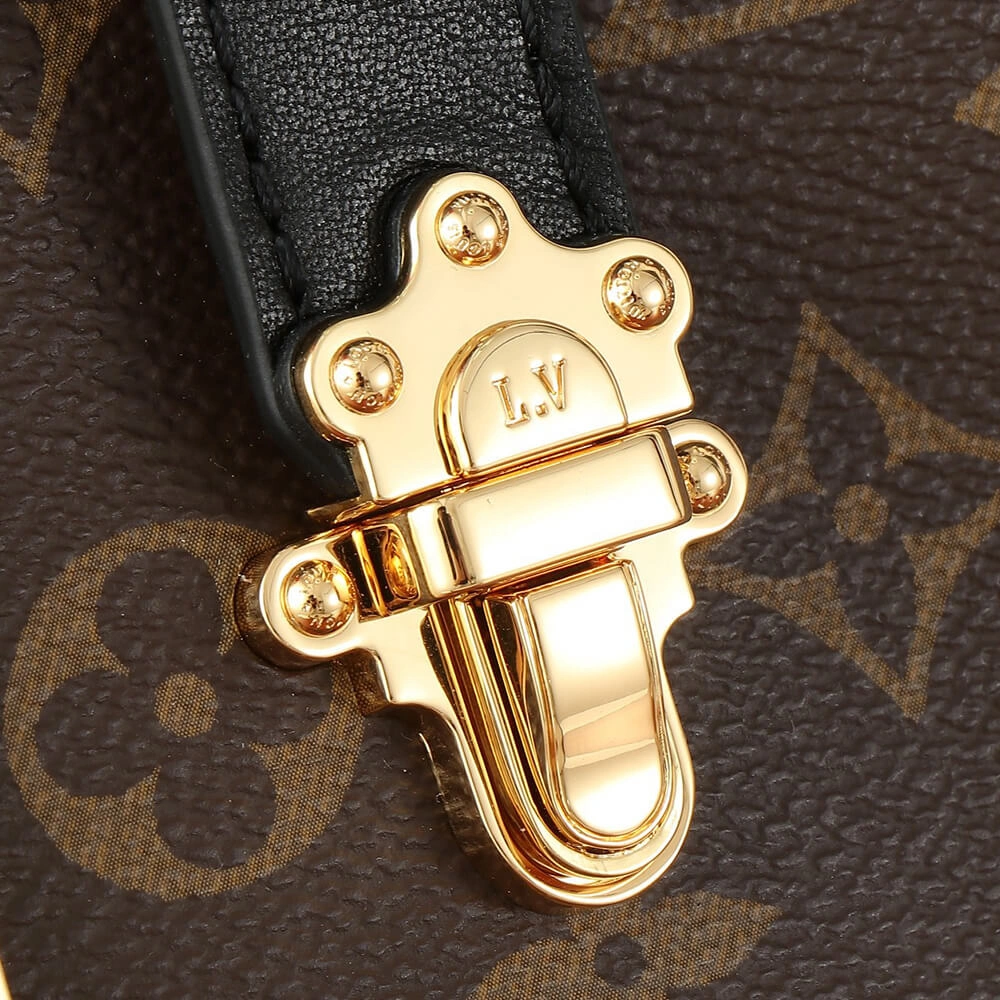 Durable LV Lucky Trunk 498