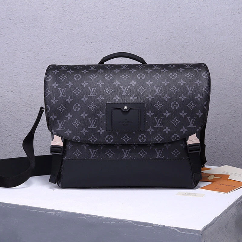 LV Messenger MM Voyager Affordable 820