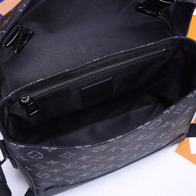 LV Messenger PM Voyager Bag Cozy 817