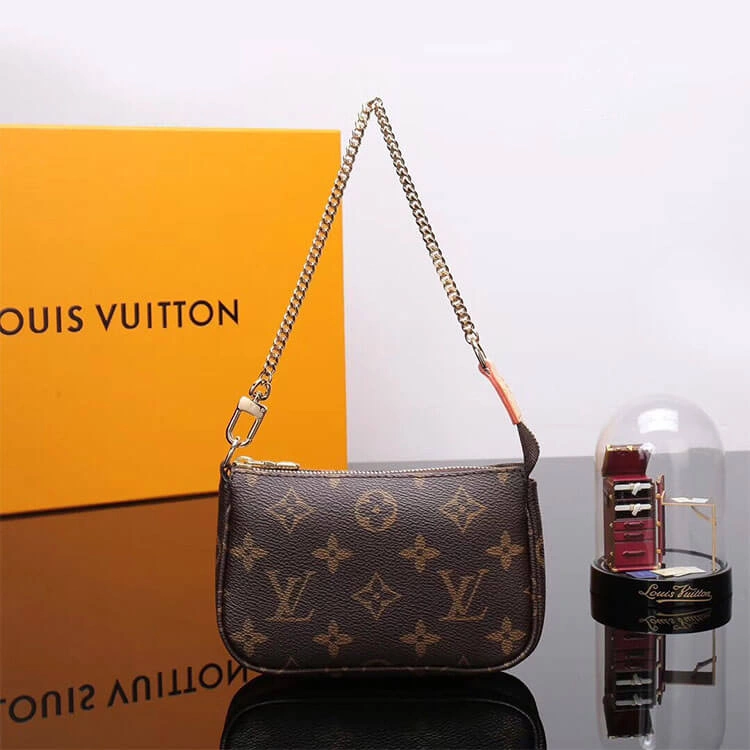 LV Mini Pochette Accessoires Soft 822