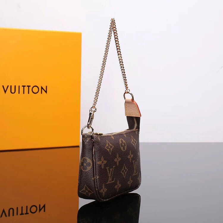 LV Mini Pochette Accessoires Soft 822