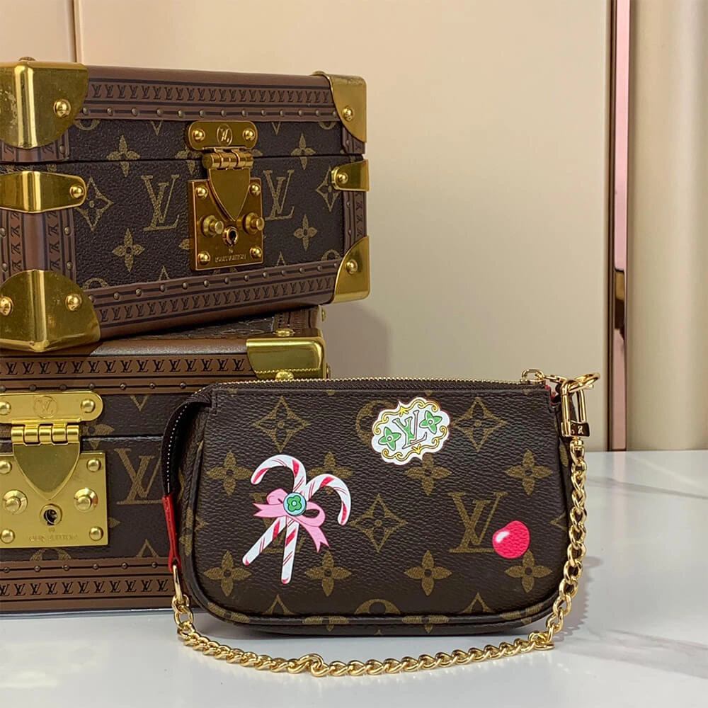 Durable LV Mini Pochette Accessoires 487