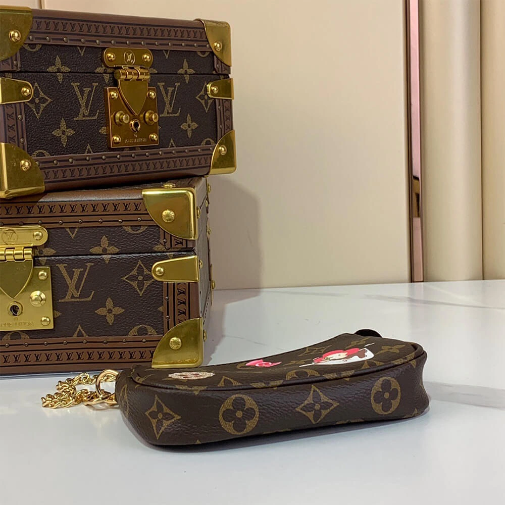 Durable LV Mini Pochette Accessoires 487