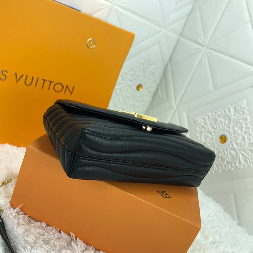 Soft LV NEW WAVE CHAIN BAG 673