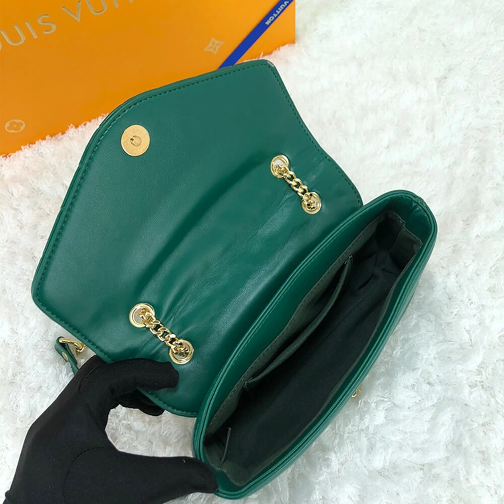 Casual LV NEW WAVE CHAIN BAG 660