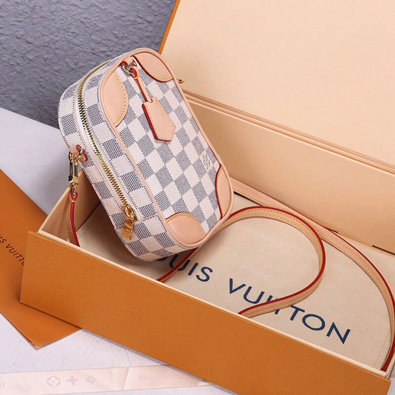 Fashionable LV Neokapi Pouch 771