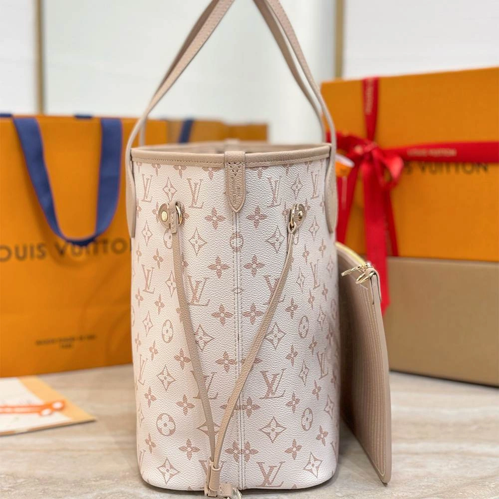 Effortless LV Neverfull Inside Out MM 3