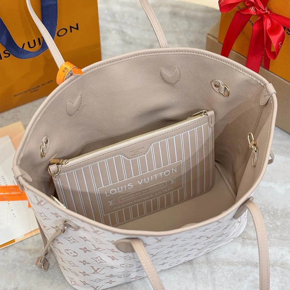Effortless LV Neverfull Inside Out MM 3
