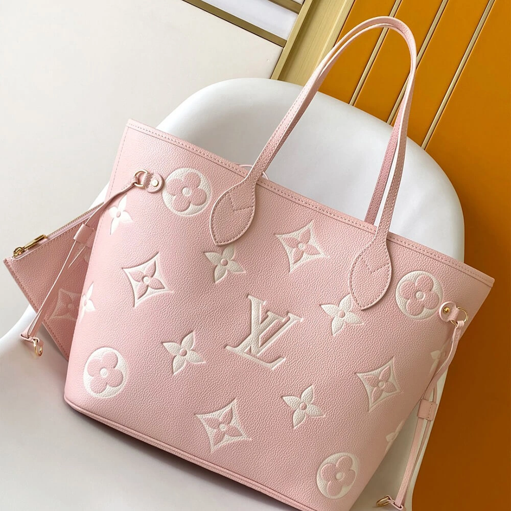 LV Neverfull MM Snug 235