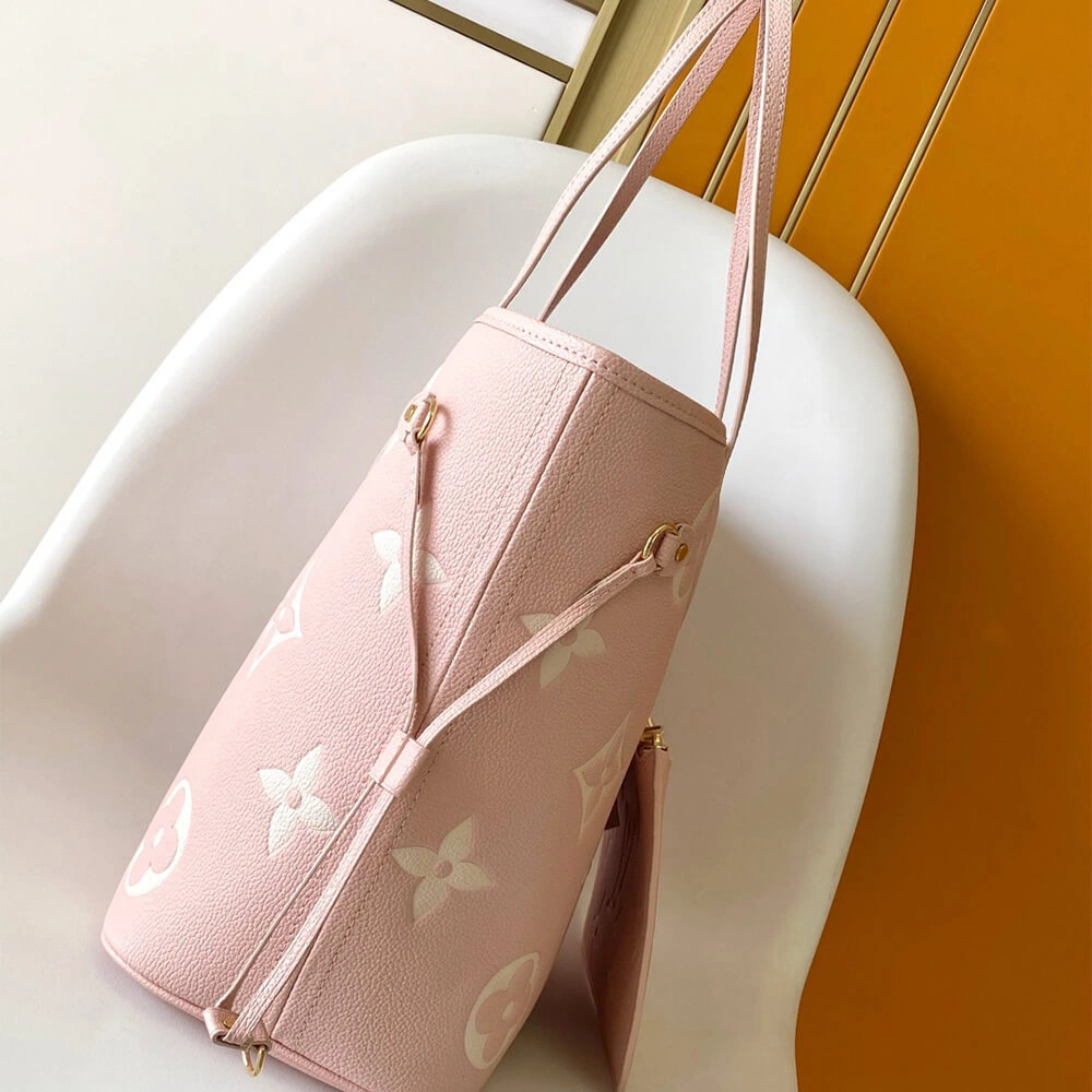 LV Neverfull MM Snug 235