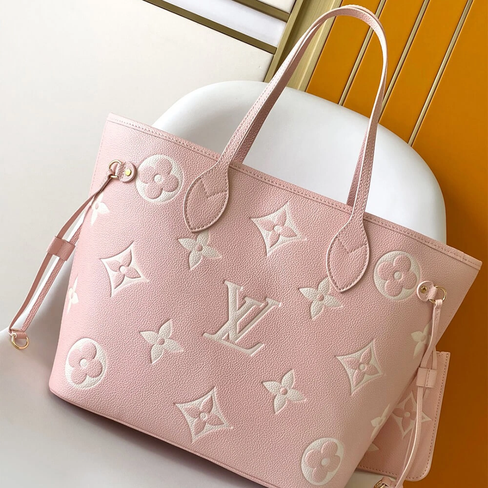 LV Neverfull MM Snug 235