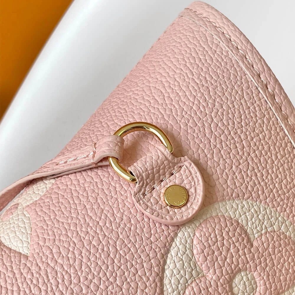LV Neverfull MM Snug 235