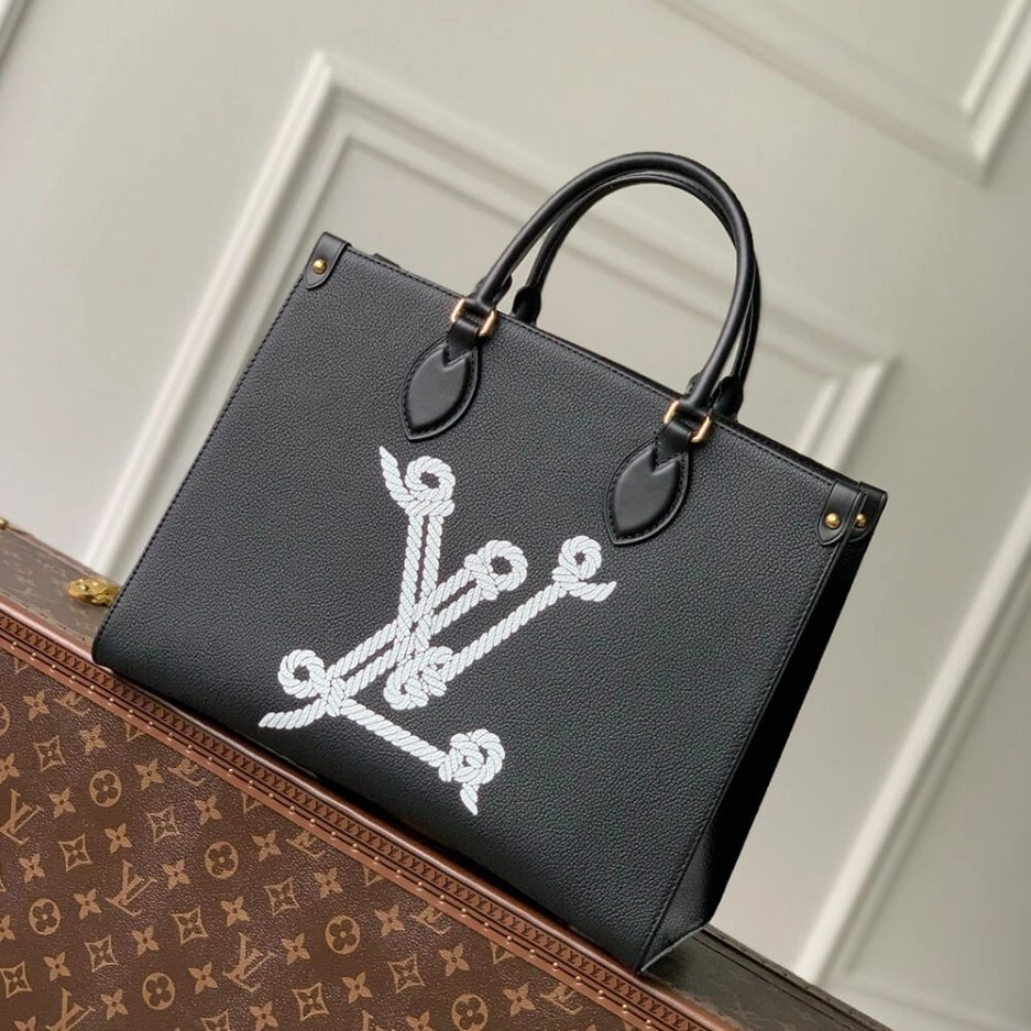 Sophisticated LV OnTheGo MM 537