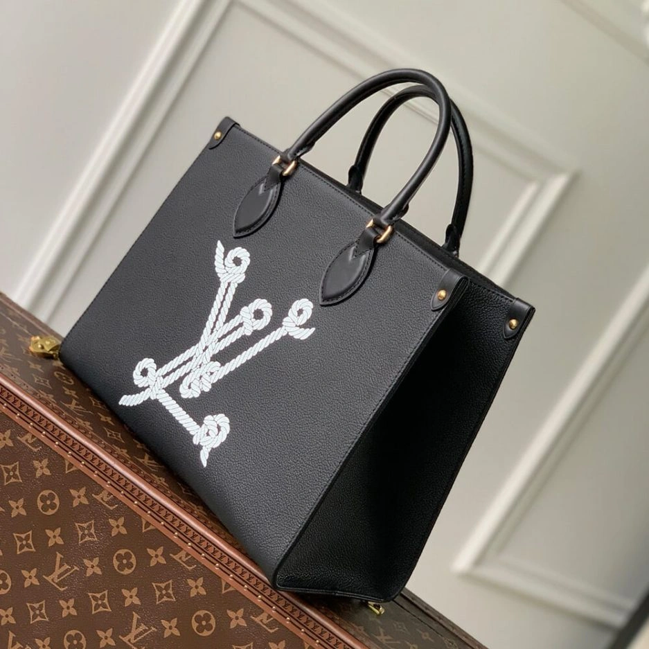 Sophisticated LV OnTheGo MM 537