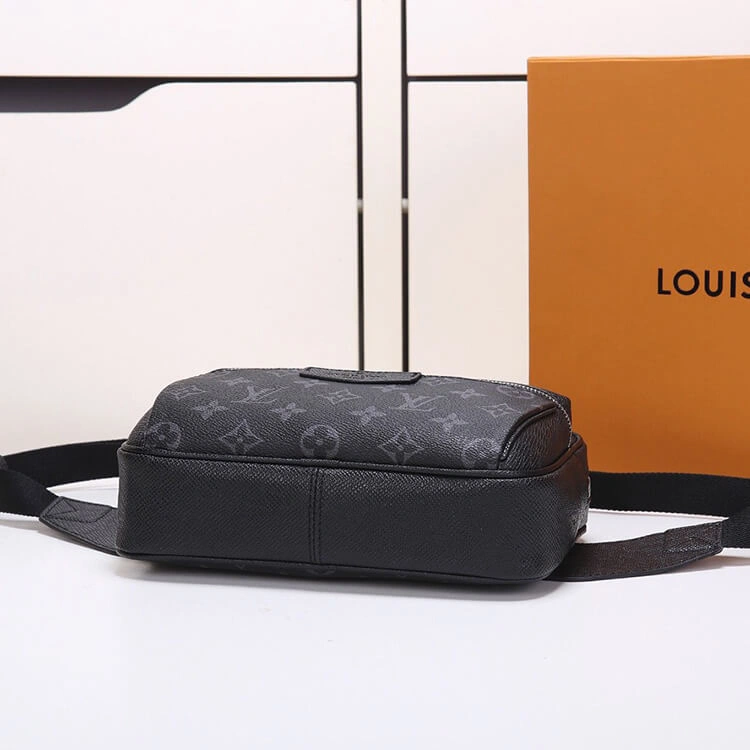 LV Outdoor Bumbag Cozy 898
