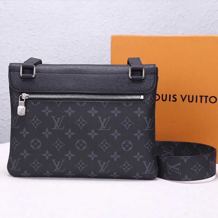 Versatile LV Outdoor Flap Messenger 881
