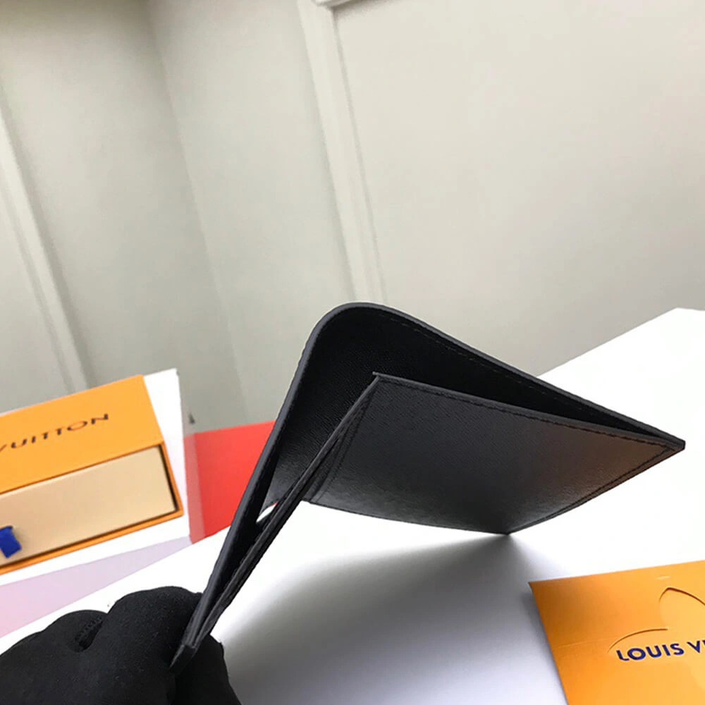 Efficient LV PASSPORT COVER 605