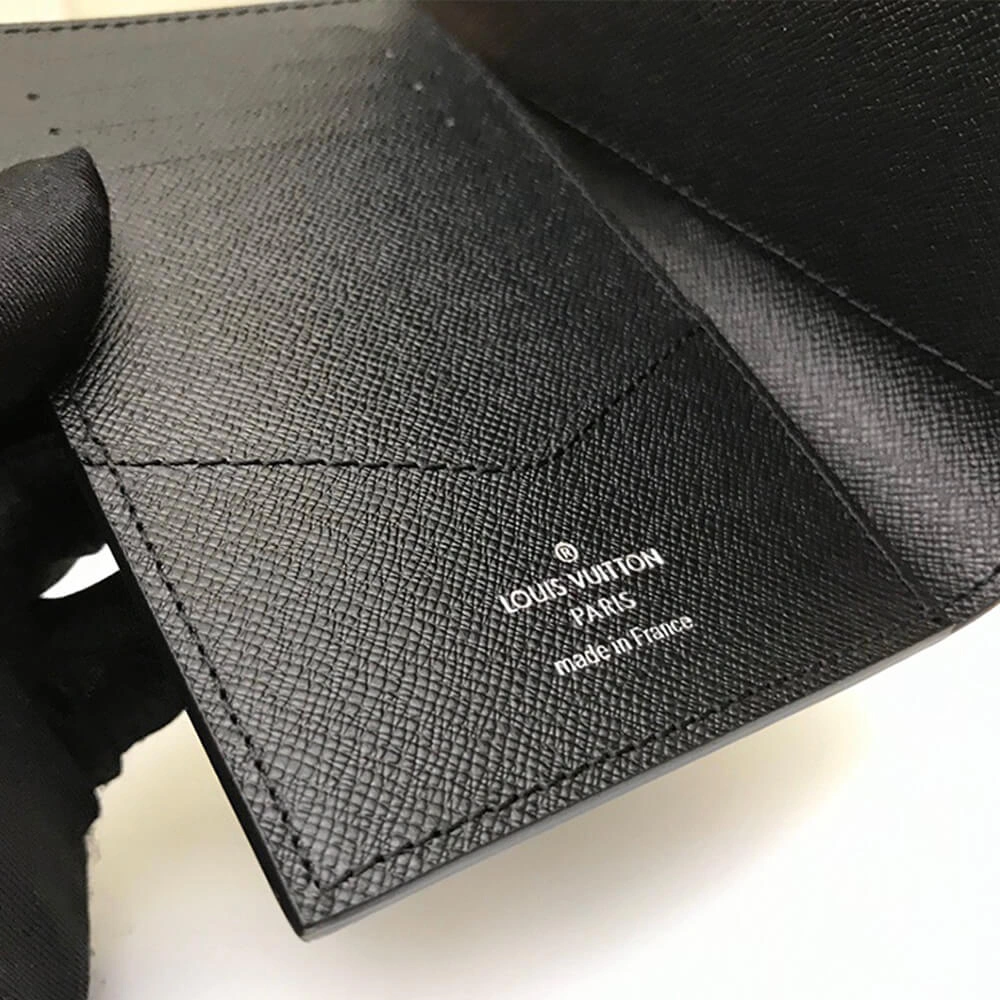Compact LV PASSPORT COVER 603