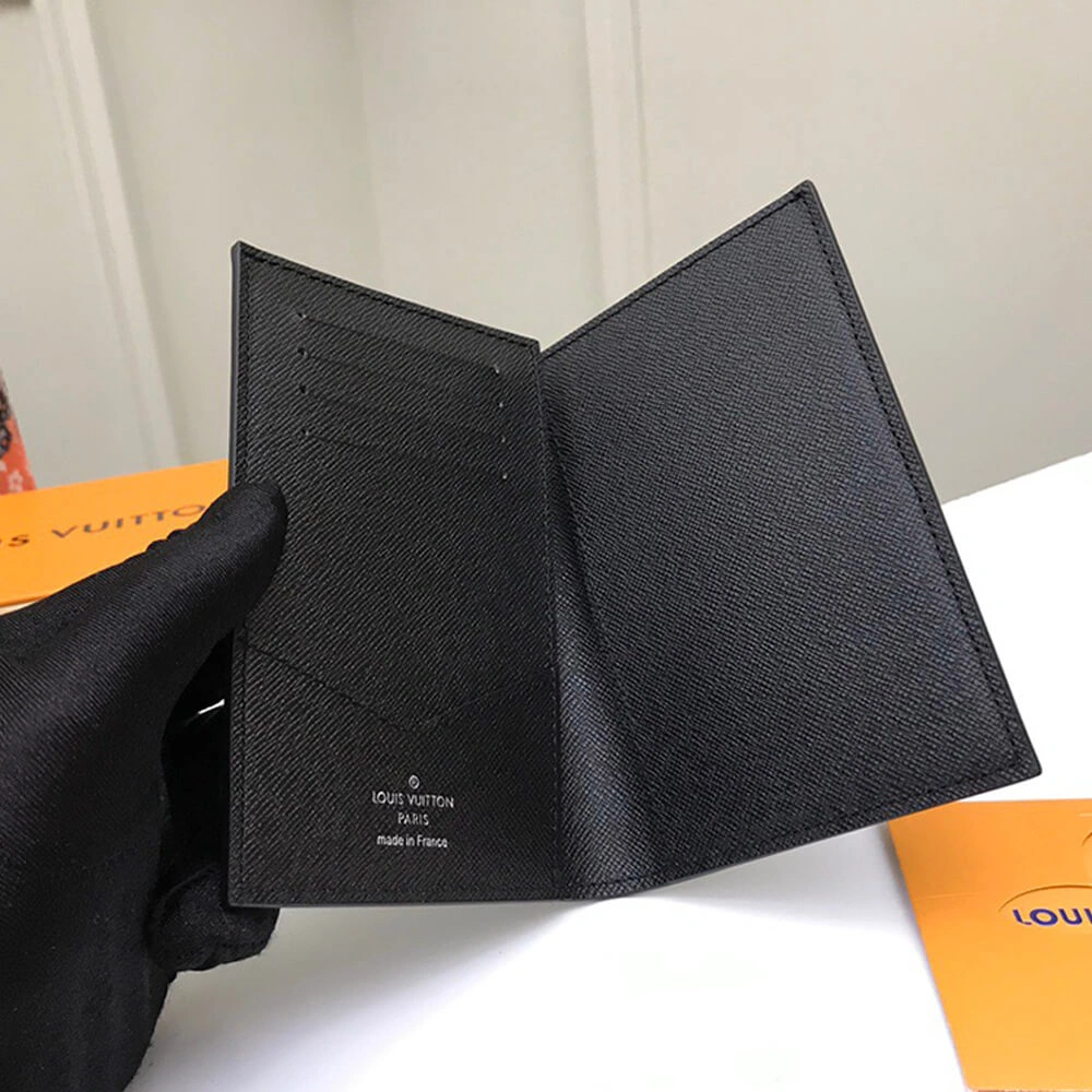 Efficient LV PASSPORT COVER 605