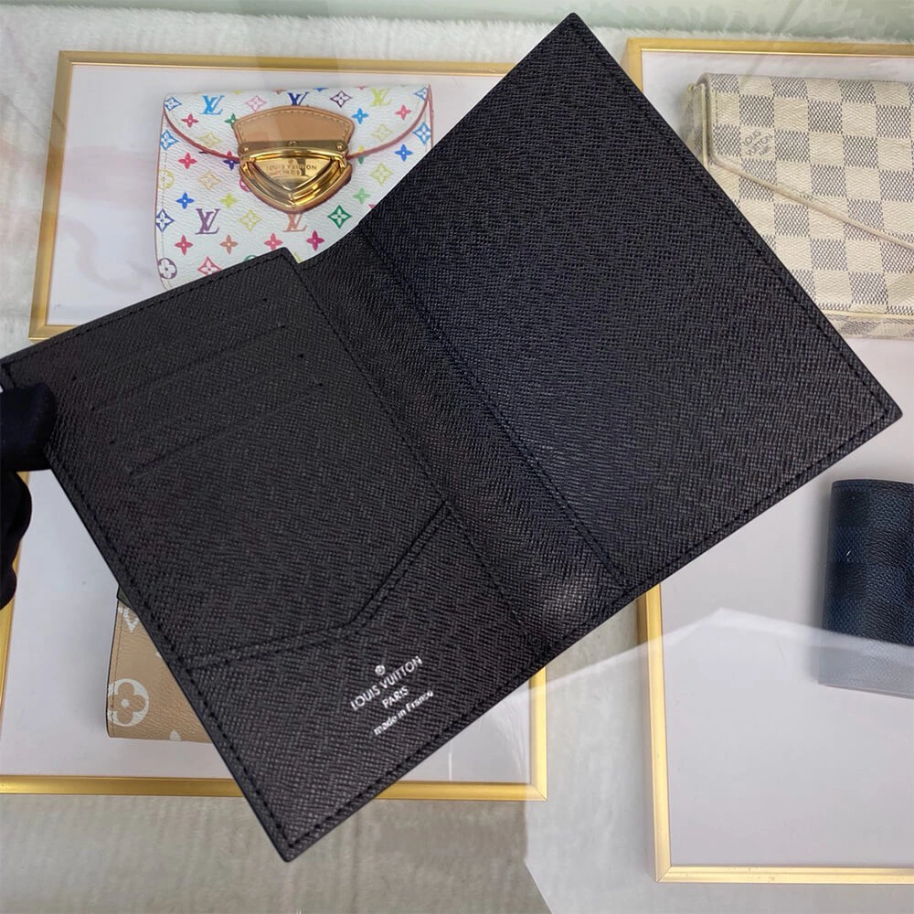LV PASSPORT COVER MoistureWicking 573
