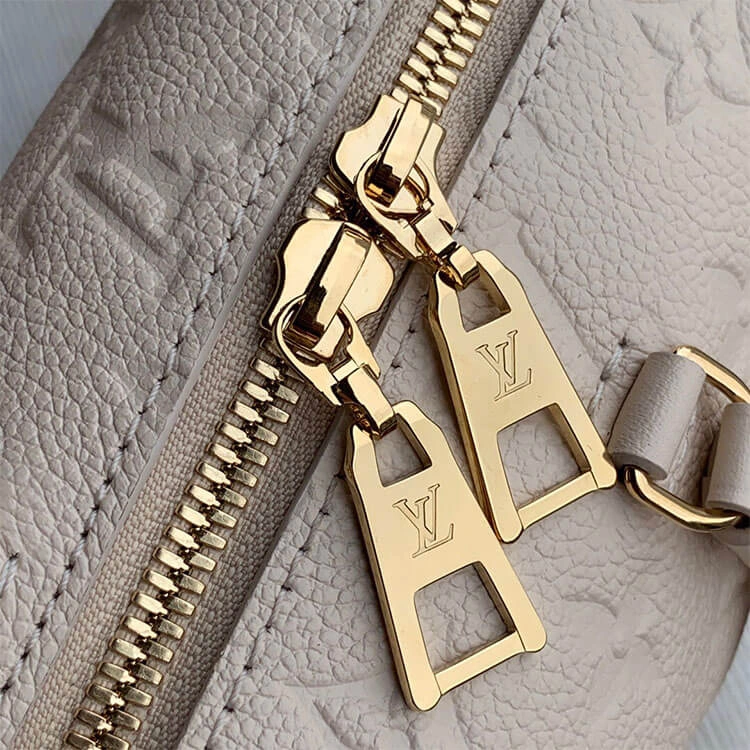 Cozy LV Petite Malle Souple Handbag 943