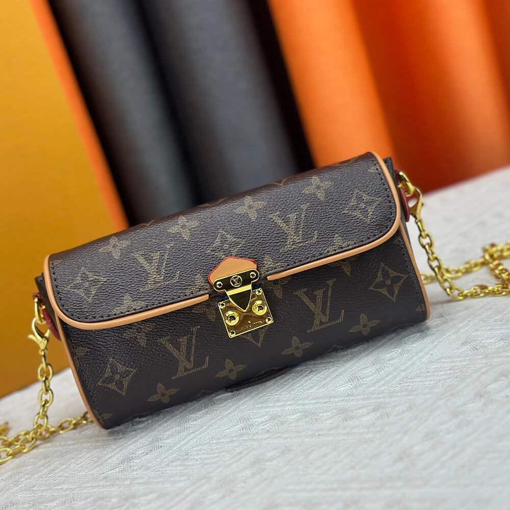 Tailored LV Pochette Camille 496