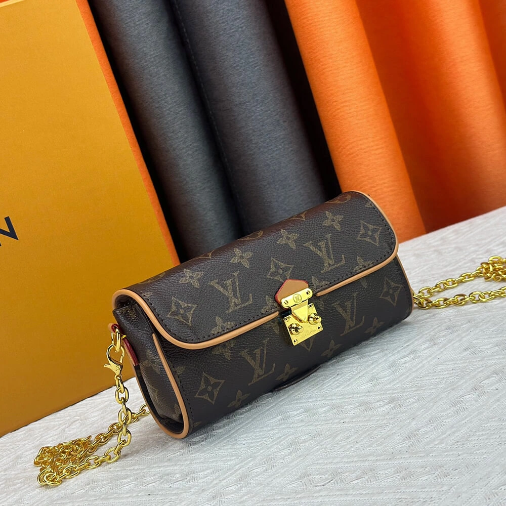 Tailored LV Pochette Camille 496