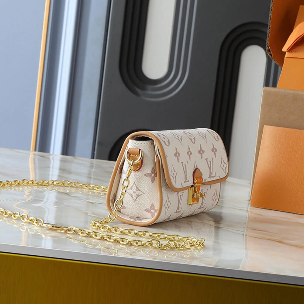 Durable LV Pochette Camille 34